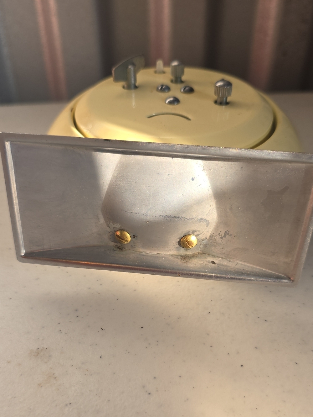 Vintage Farmhouse Hen Alarm Clock Retro Metal Desk Clock - Picture 3 of 3